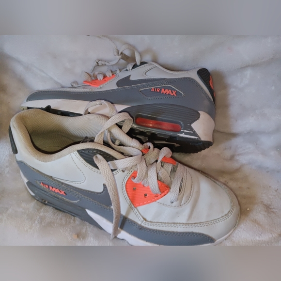 Nike airmax size 6.5youth = size 8 womens - Picture 3 of 6